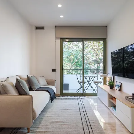 Cozy Apartment Les Corts Barcelona Exterior photo